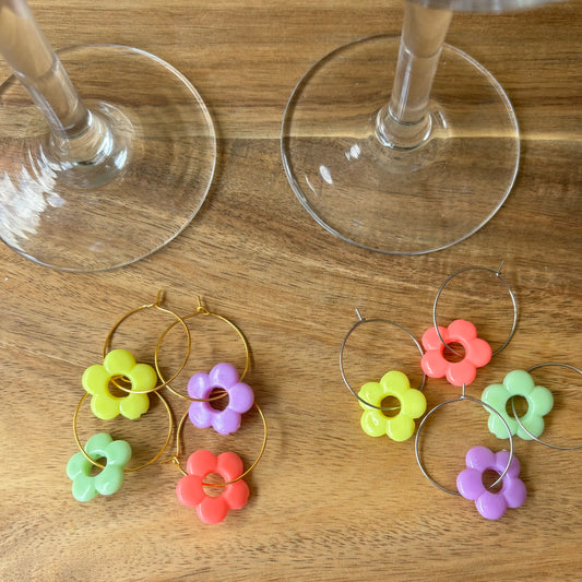 4 Pack Gold or Silver 25mm Wine Glass Charm Rings with Acrylic Flower Beads