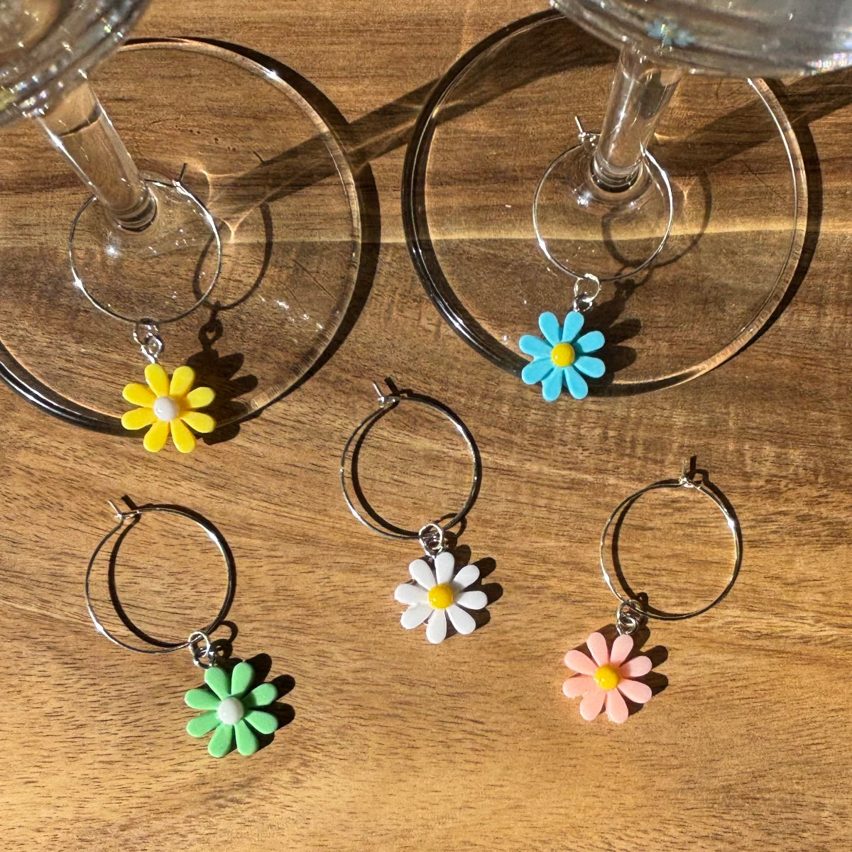 Daisy Silver 25mm Wine Glass Charm Rings with Resin Charm