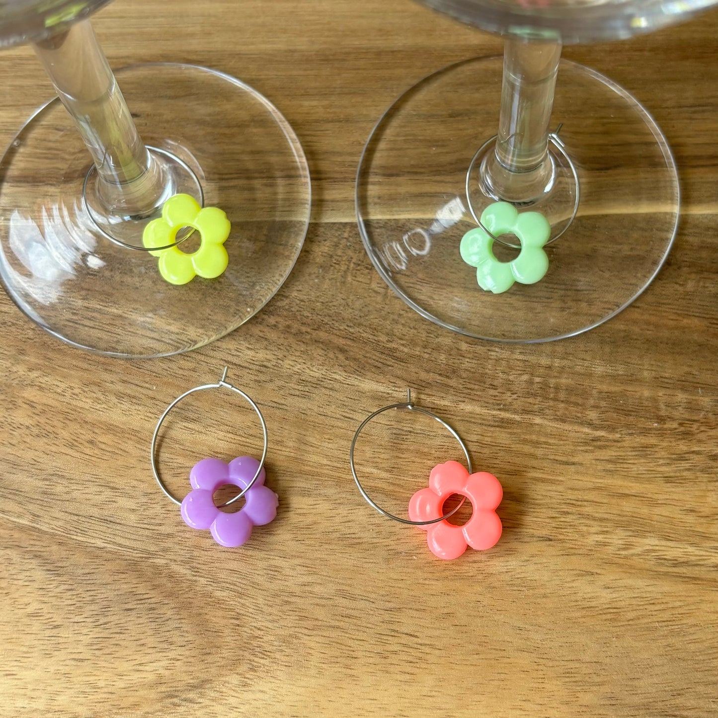 4 Pack Gold or Silver 25mm Wine Glass Charm Rings with Acrylic Flower Beads