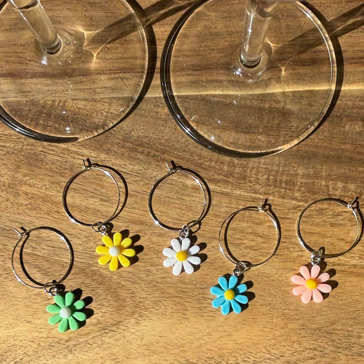 Daisy Silver 25mm Wine Glass Charm Rings with Resin Charm