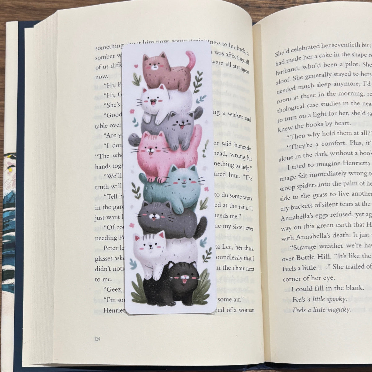 cats on bookmark