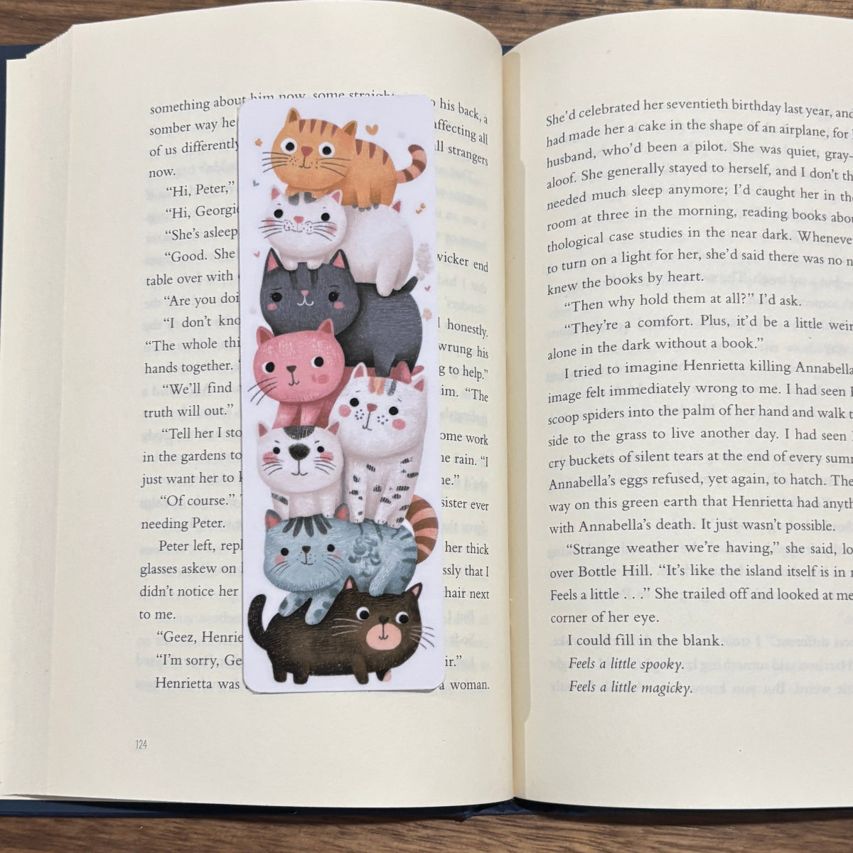 cats on bookmark
