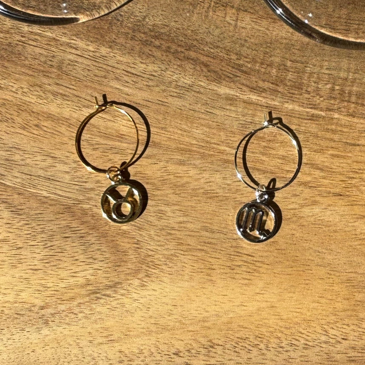 Individual Gold or Silver 20mm Wine Glass Charm Rings with Star Sign Charm